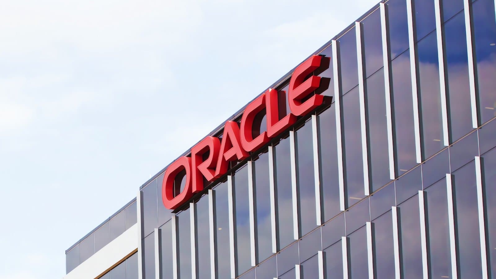 Oracle phát hành bản vá khẩn cấp cho lỗ hổng mới của E-Business Suite